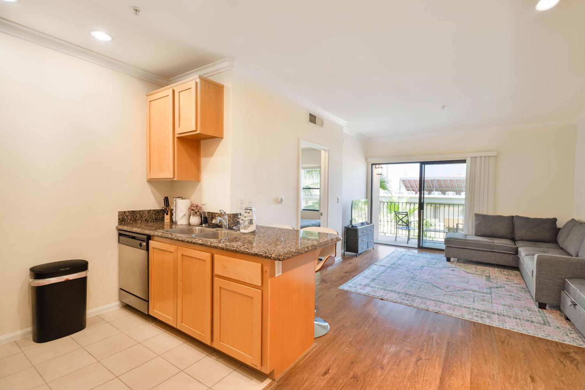 Downtown Los Angeles 1 Bedroom Apt With Pool, Gym And Free Parking *
