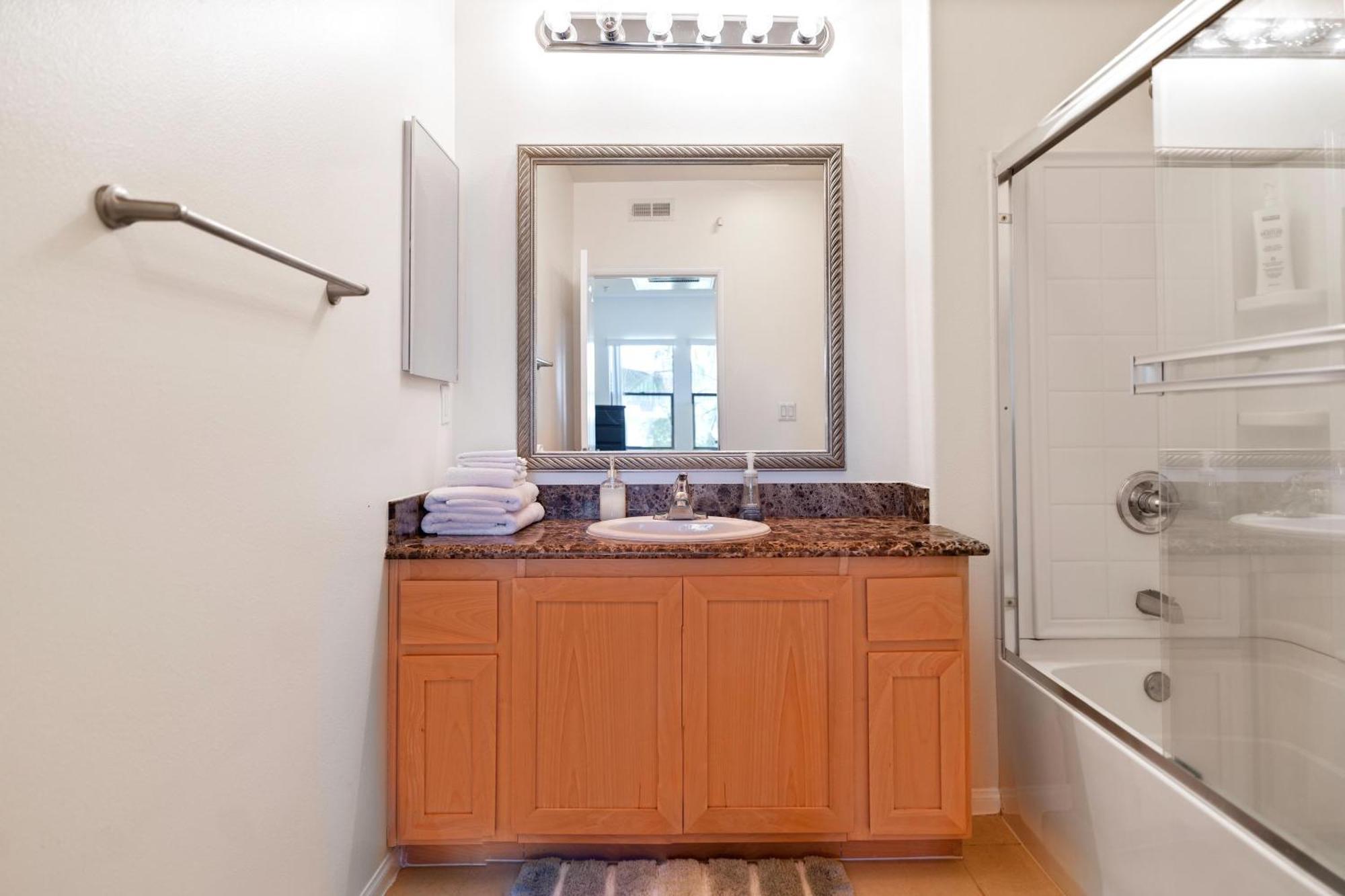 Downtown Los Angeles 1 Bedroom Apt With Pool, Gym And Free Parking Apartment *