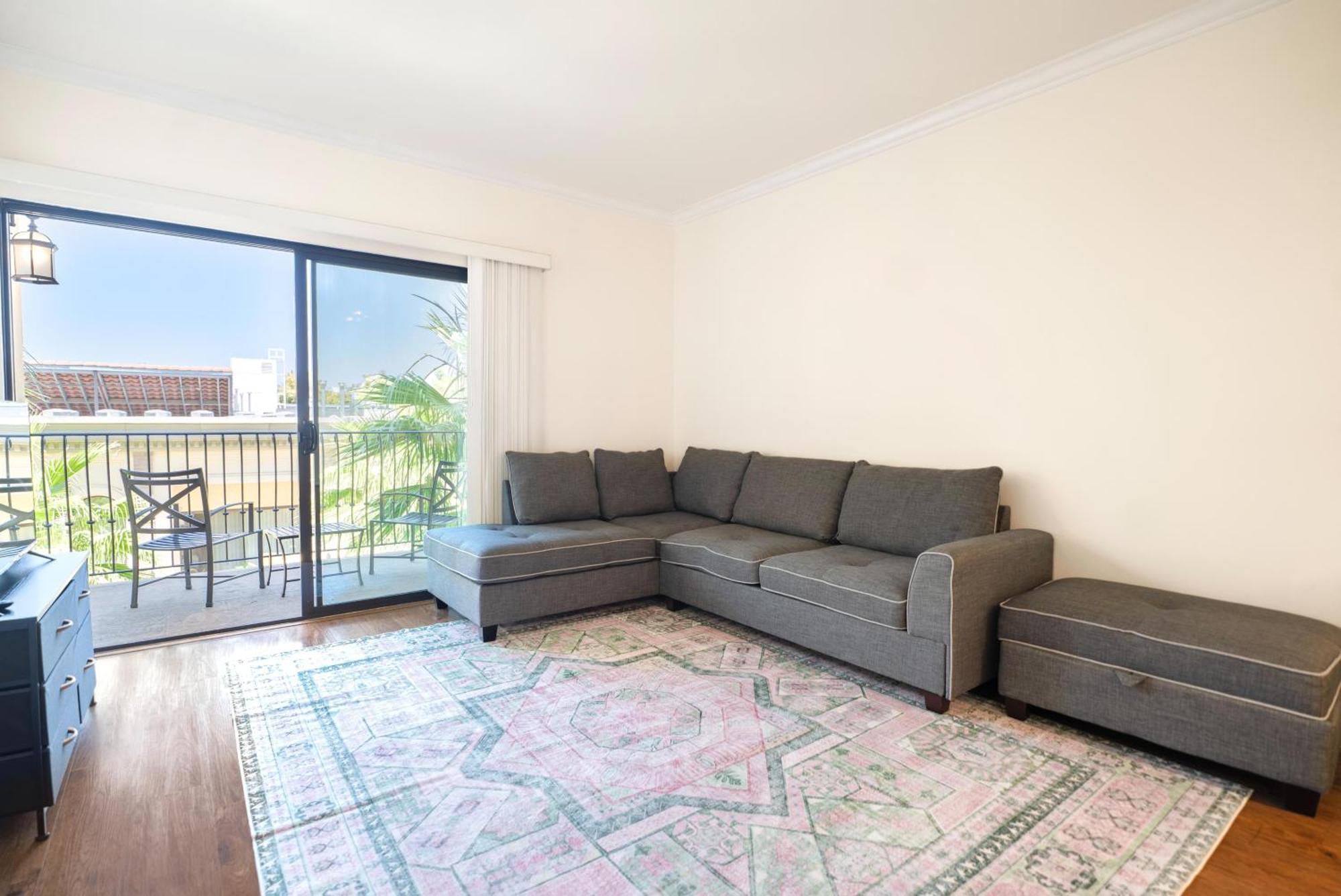 Downtown Los Angeles 1 Bedroom Apt With Pool, Gym And Free Parking Apartment