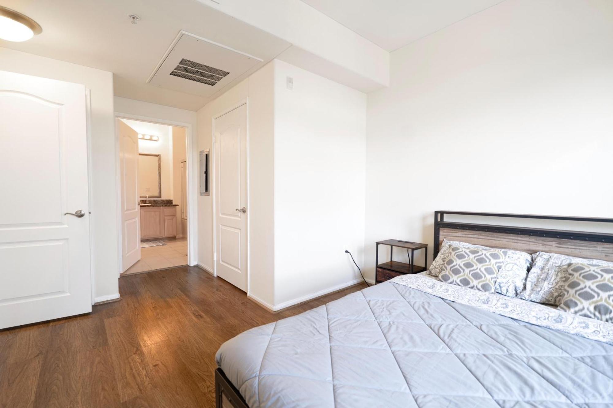 Downtown Los Angeles 1 Bedroom Apt With Pool, Gym And Free Parking *
