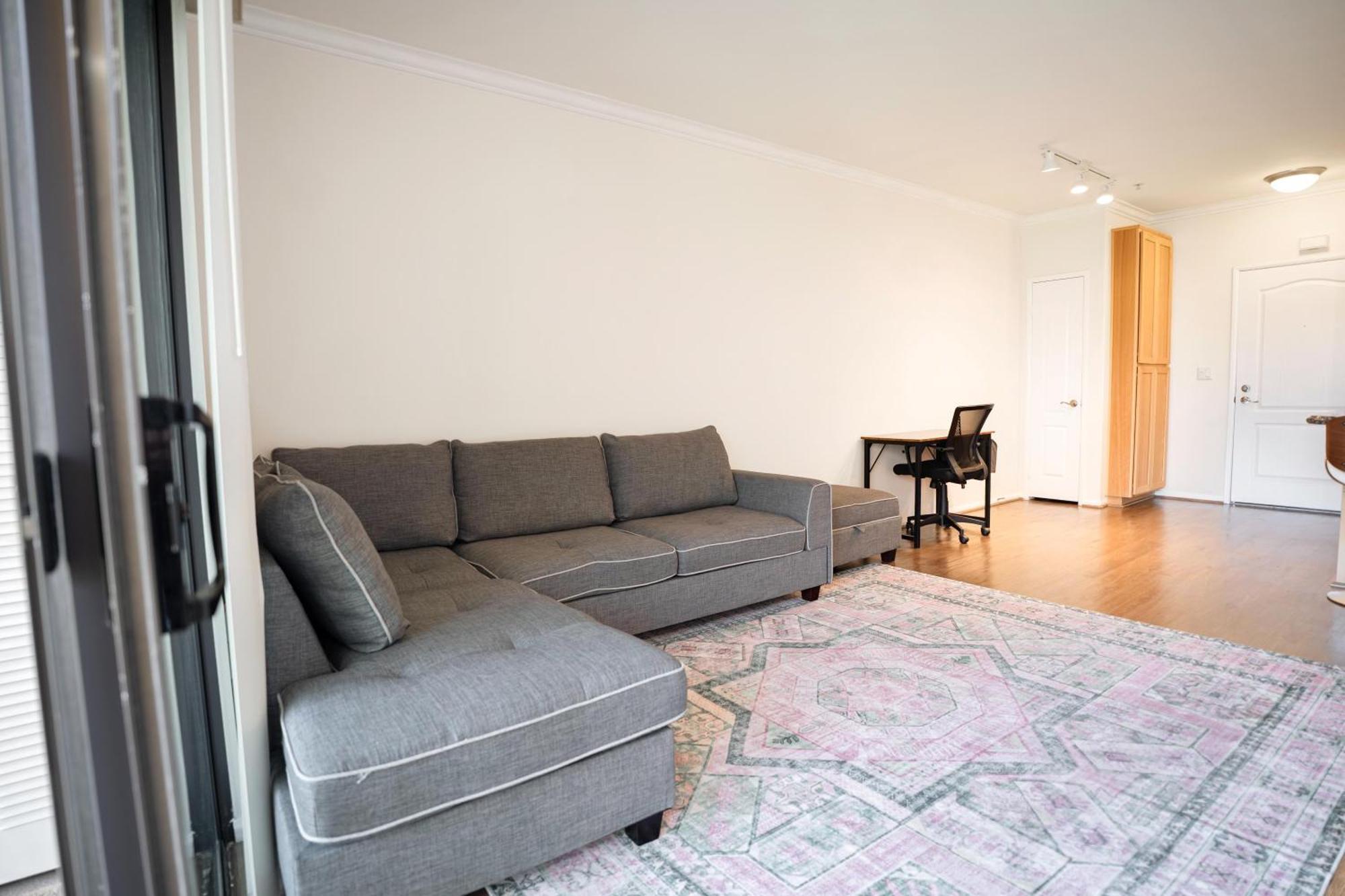 Downtown Los Angeles 1 Bedroom Apt With Pool, Gym And Free Parking Apartment *